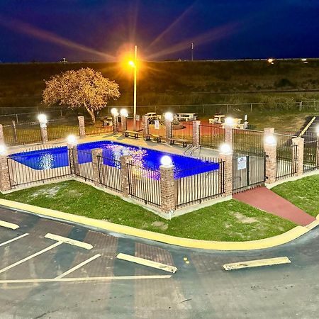 The Country Corner Inn Devine Esterno foto