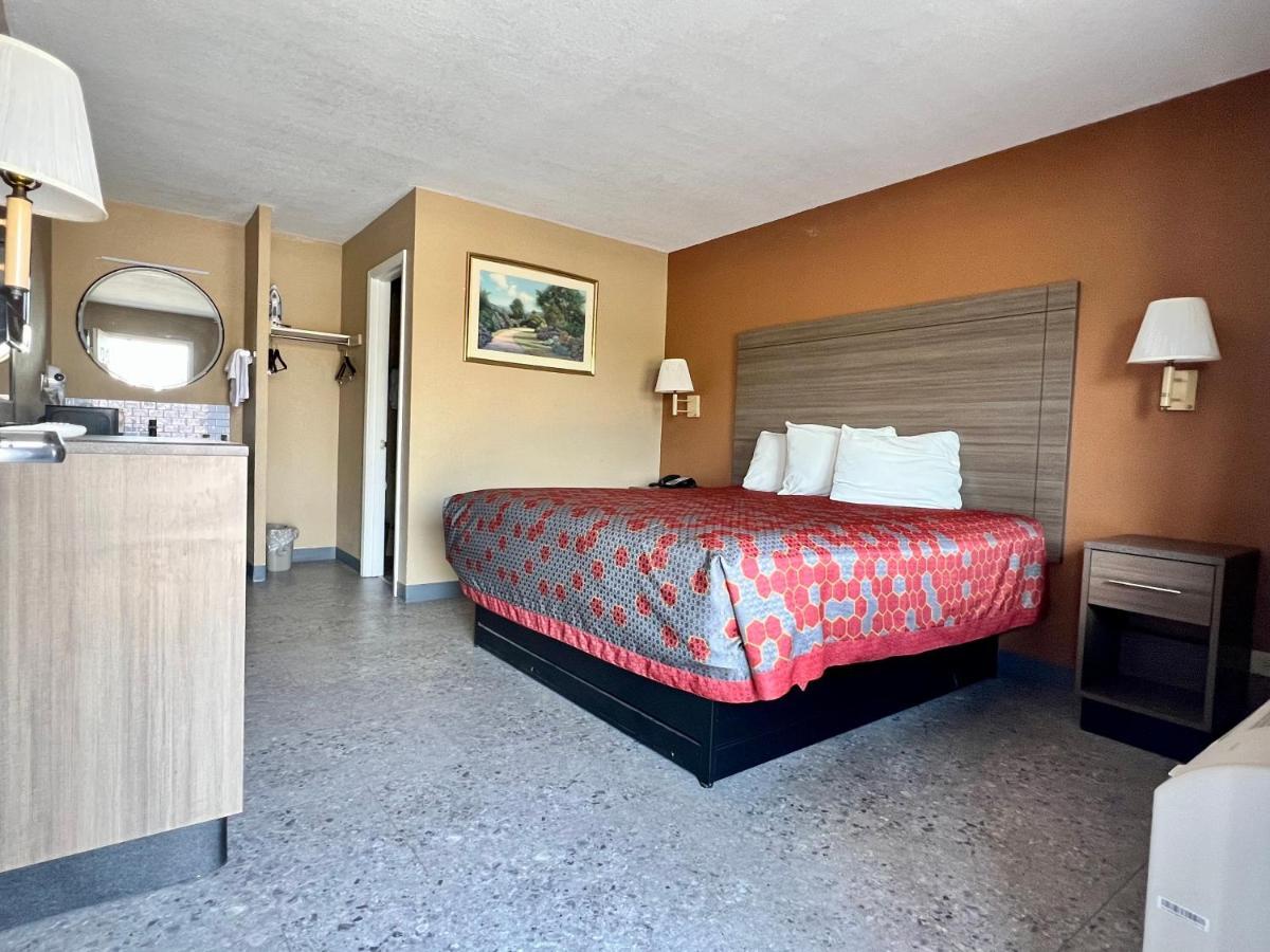 The Country Corner Inn Devine Esterno foto